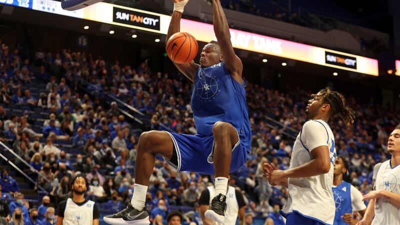 Blue squad's Oscar Tshiebwe, left, dunks near White squad's Bryce Hopkins during Kentucky's...