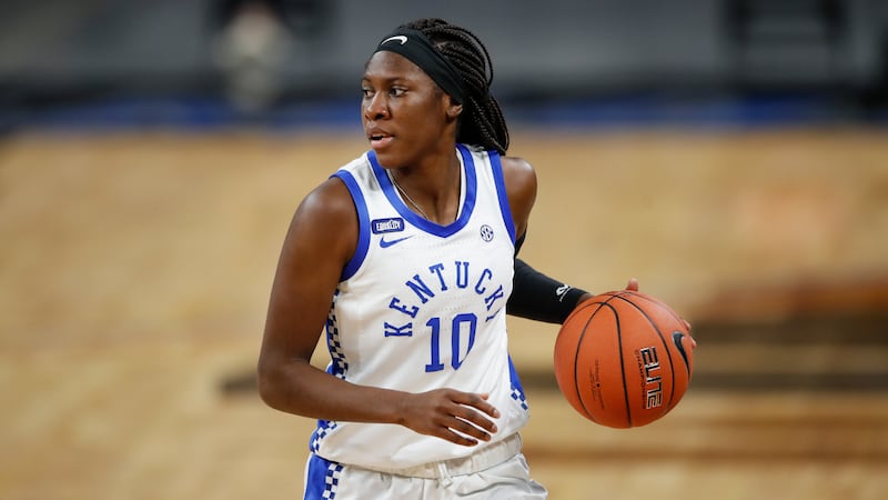 Kentucky Wildcats guard Rhyne Howard (10) brings the ball up court during the first half of an...