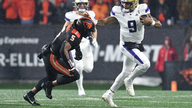 Washington quarterback Michael Penix Jr. (9) dodges Oregon State linebacker Easton...