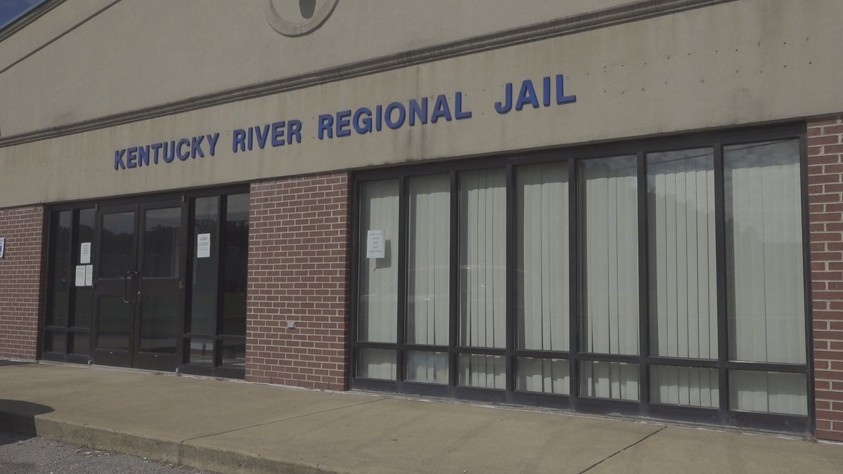 Letcher County woman attempted to bring drugs into jail